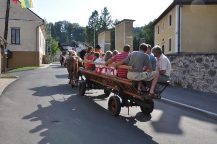 KNOBLEHARJEVO 2012 - Otvoritev ceste in pločnika do osnovne šole Frana Metelka 41